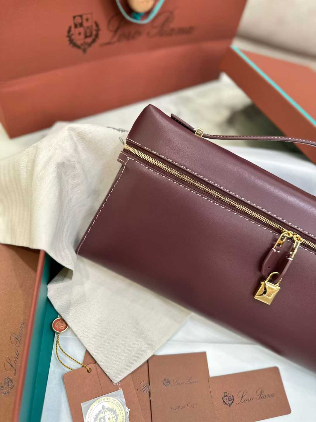 Loro Piana Extra Clutch L36 view 4