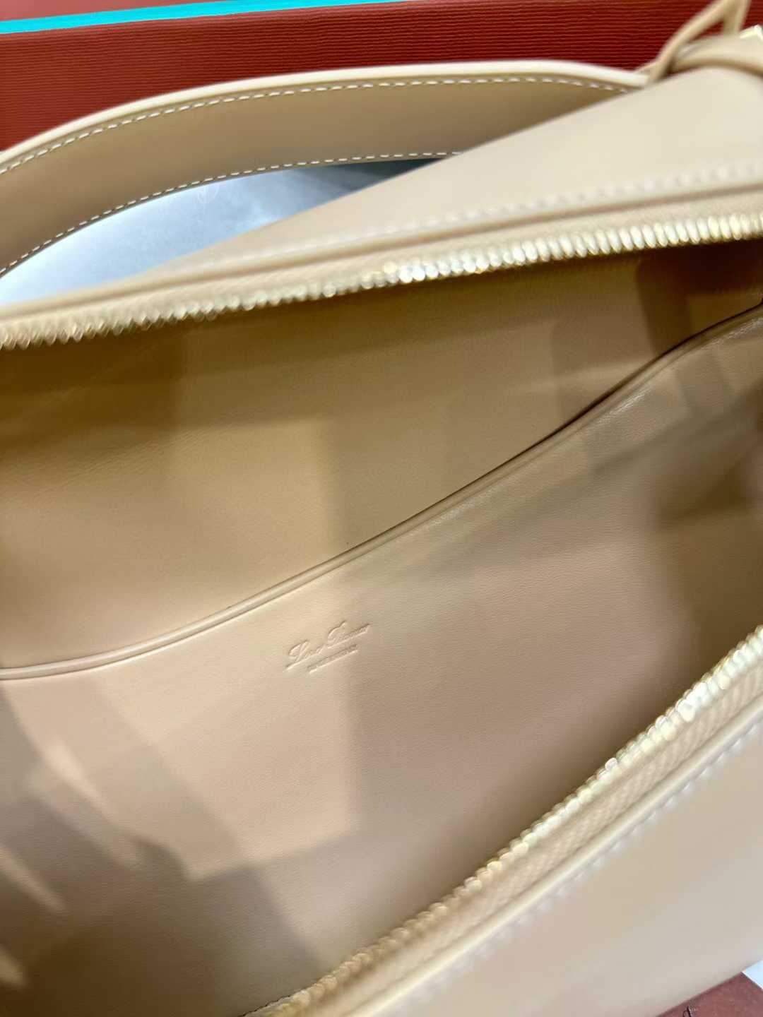 Loro Piana Extra Clutch L36 view 9