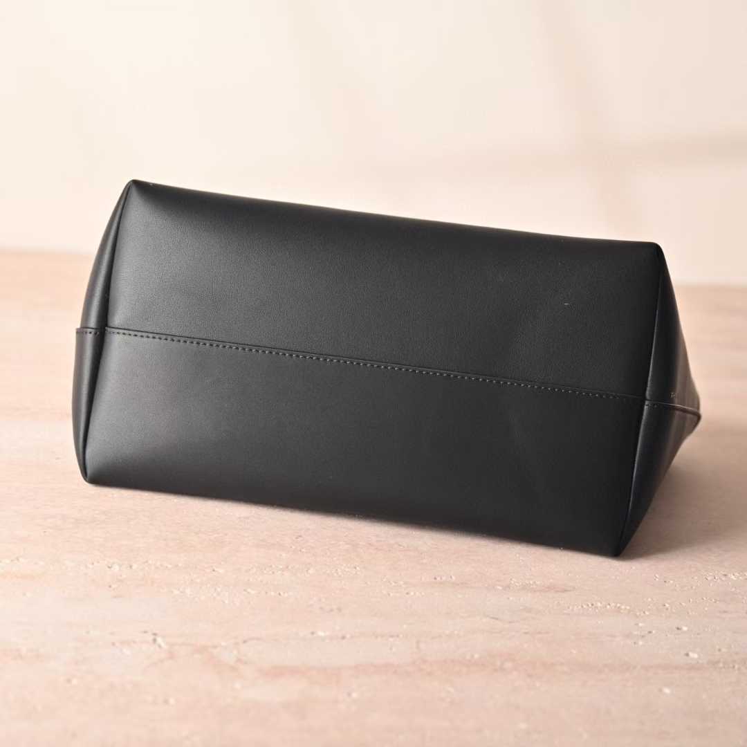 The Row Terrasse Leather handbags view 12
