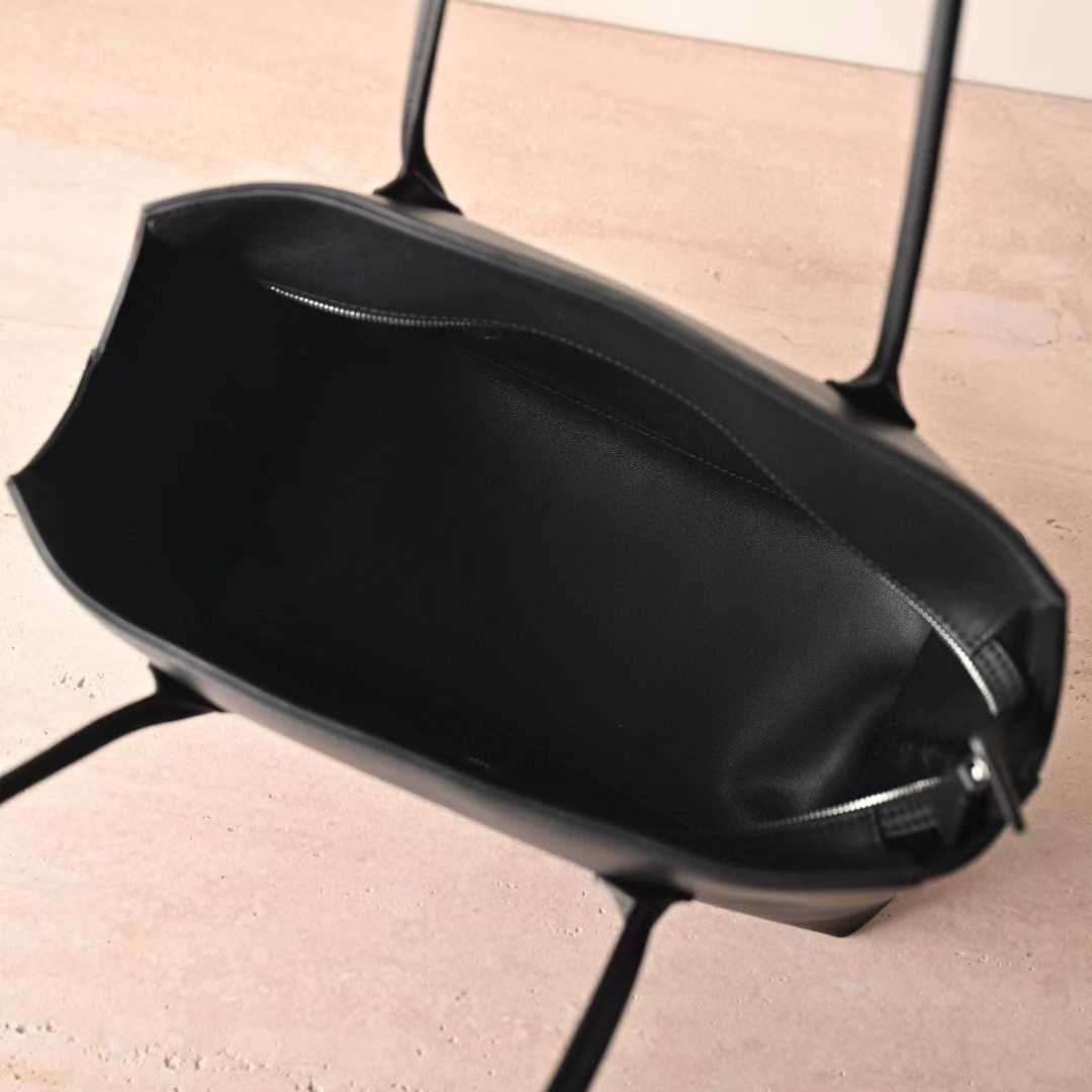 The Row Terrasse Leather handbags view 14
