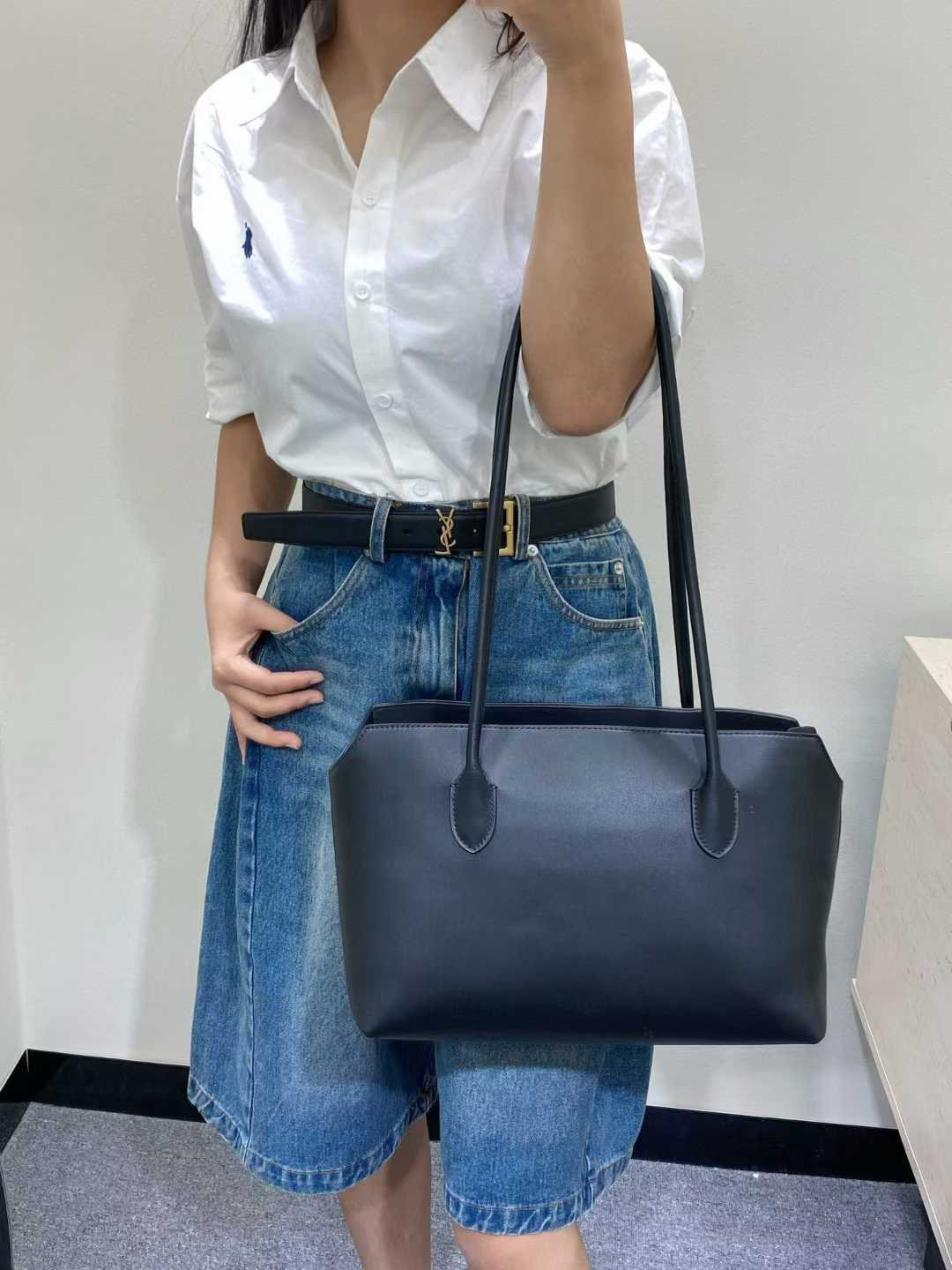 The Row Terrasse Leather handbags view 18