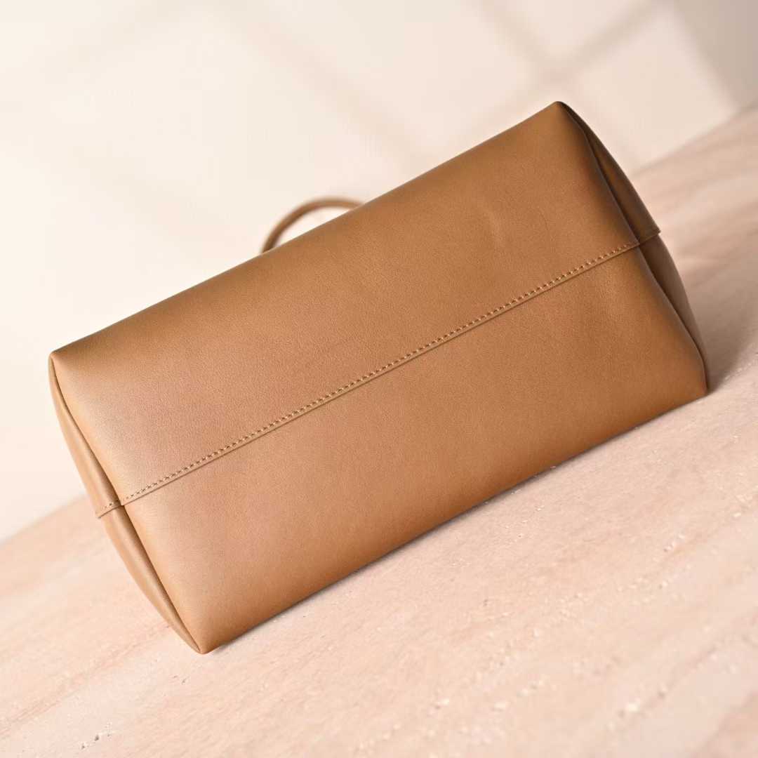 The Row Terrasse Leather handbags view 3