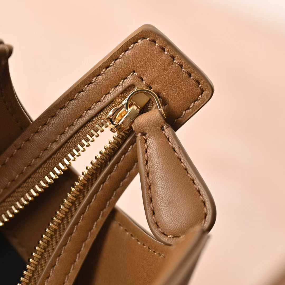 The Row Terrasse Leather handbags view 6