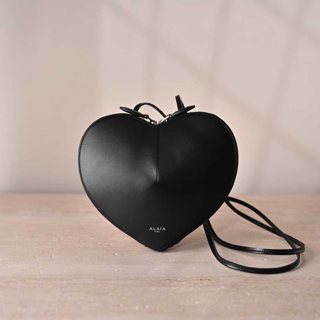 Alaïa Le Cœur bag in calfskin view 1
