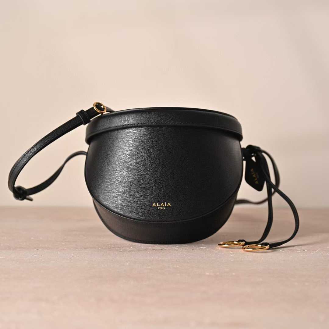 Alaïa Hip East West Bag In Goatskin view 1