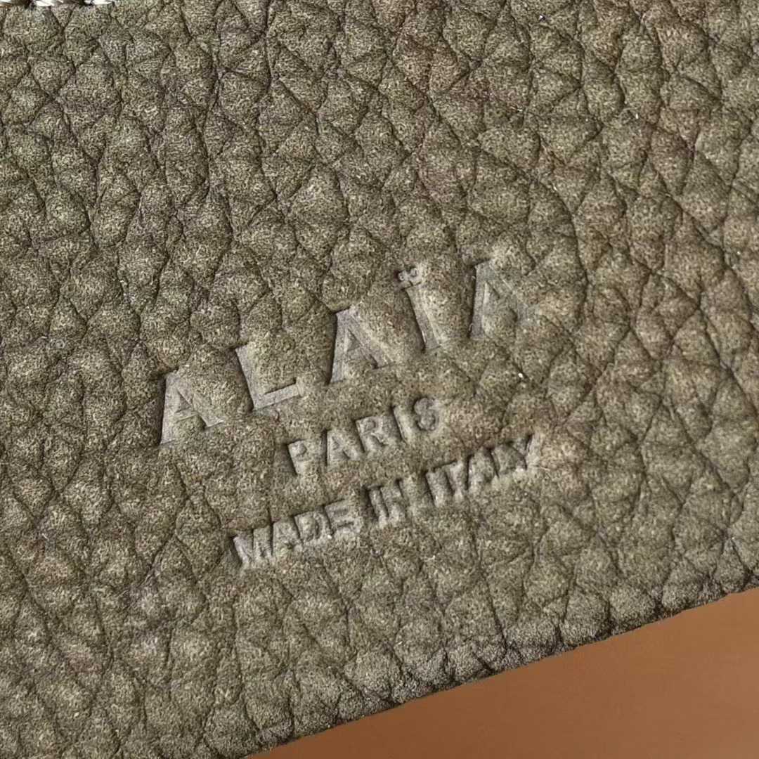 Alaïa Hip East West Bag In Goatskin view 14