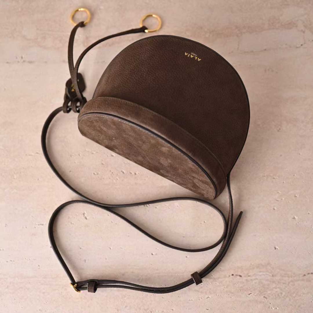 Alaïa Hip East West Bag In Goatskin view 21