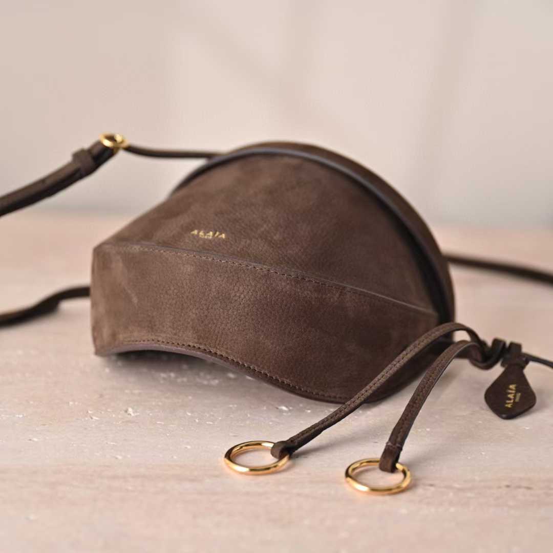 Alaïa Hip East West Bag In Goatskin view 25