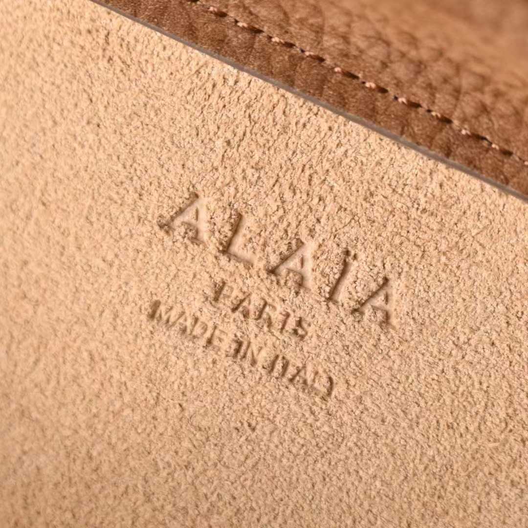 Alaïa Le Click Small Square Bag In Nubuck view 12