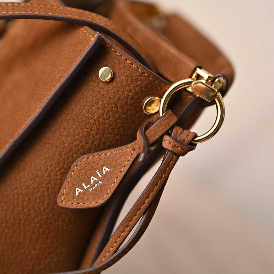 Alaïa Le Click Small Square Bag In Nubuck view 17