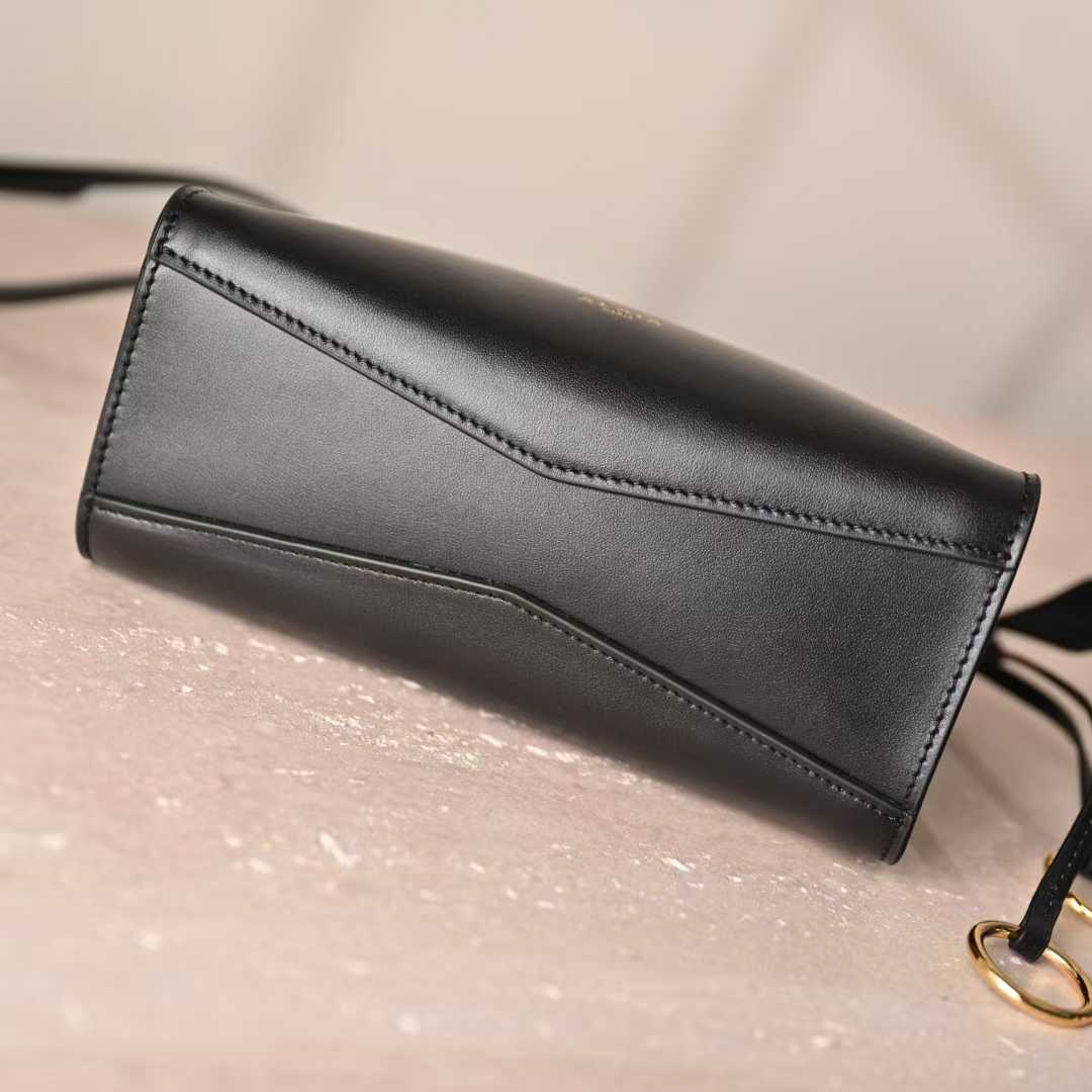 Alaïa Le Click Small Square Bag In Nubuck view 2