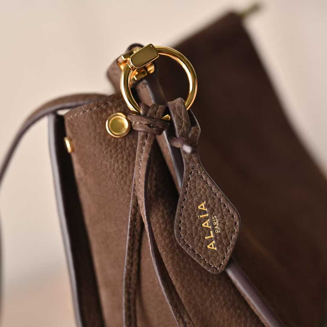 Alaïa Le Click Small Square Bag In Nubuck view 23