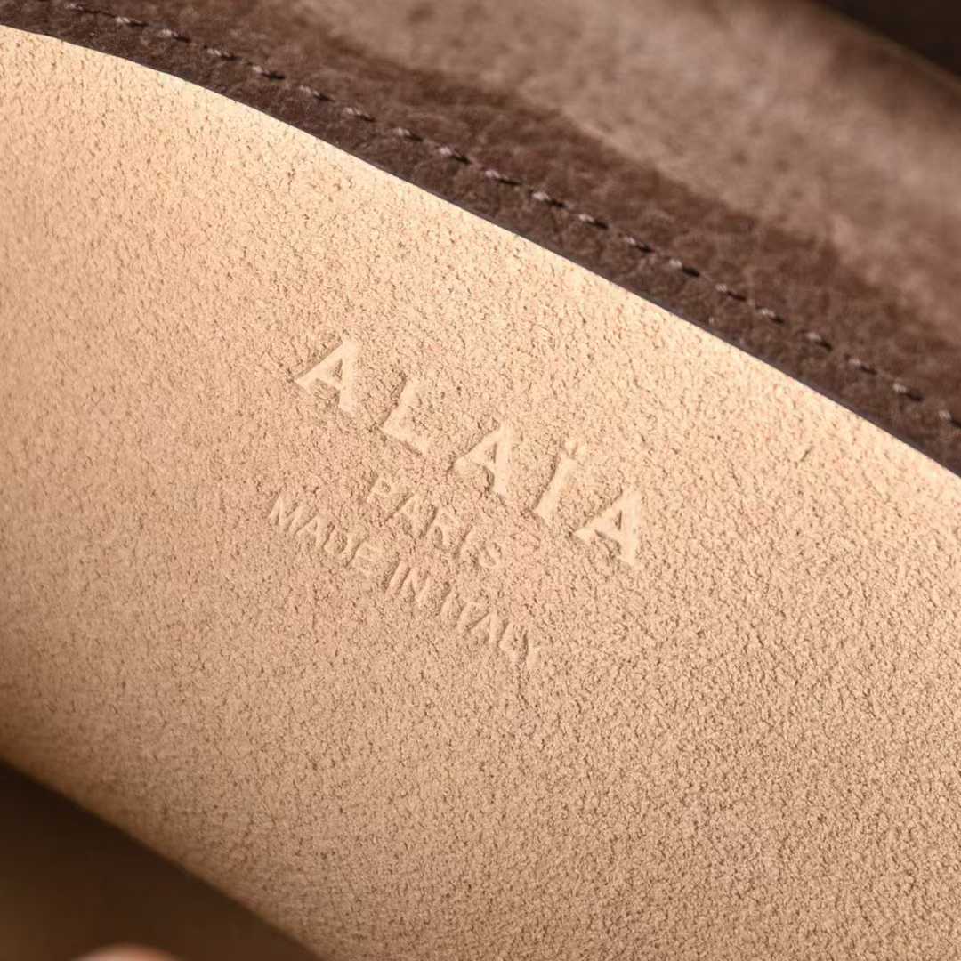 Alaïa Le Click Small Square Bag In Nubuck view 24