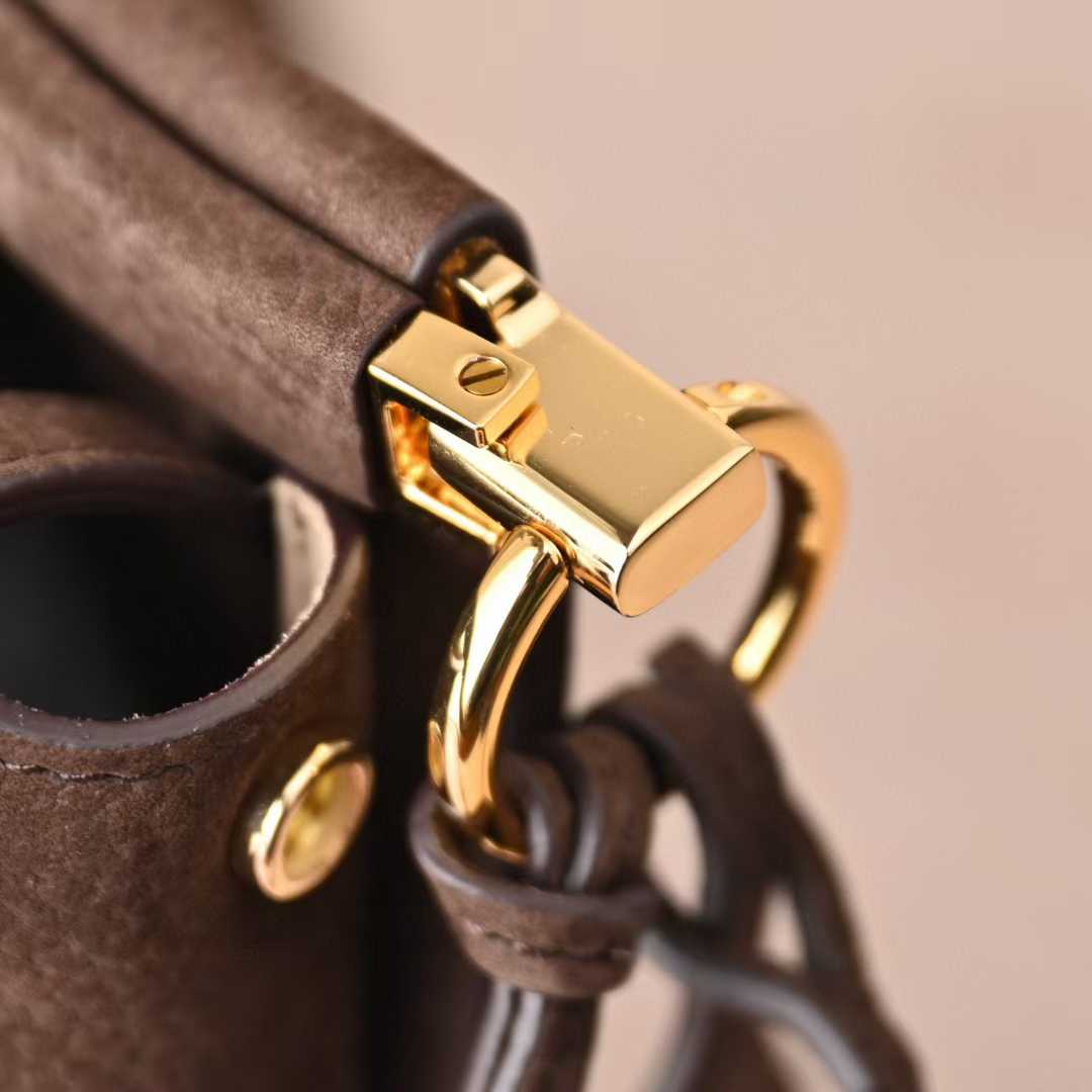 Alaïa Le Click Small Square Bag In Nubuck view 25