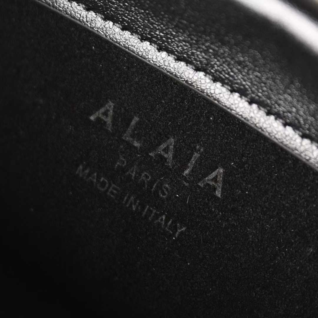 Alaïa Le Click Small Square Bag In Nubuck view 4
