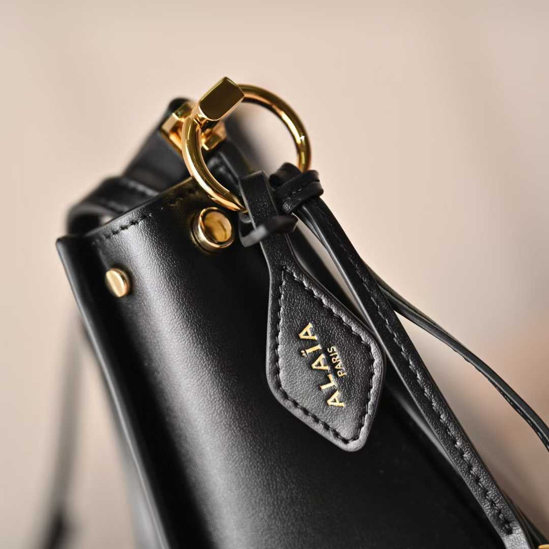 Alaïa Le Click Small Square Bag In Nubuck view 6