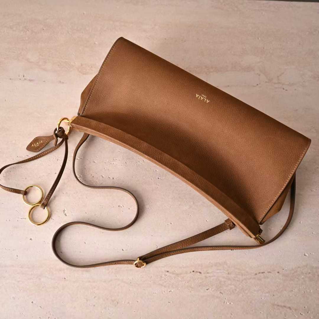 Alaïa Le Click East West Small Bag In Nubuck view 12
