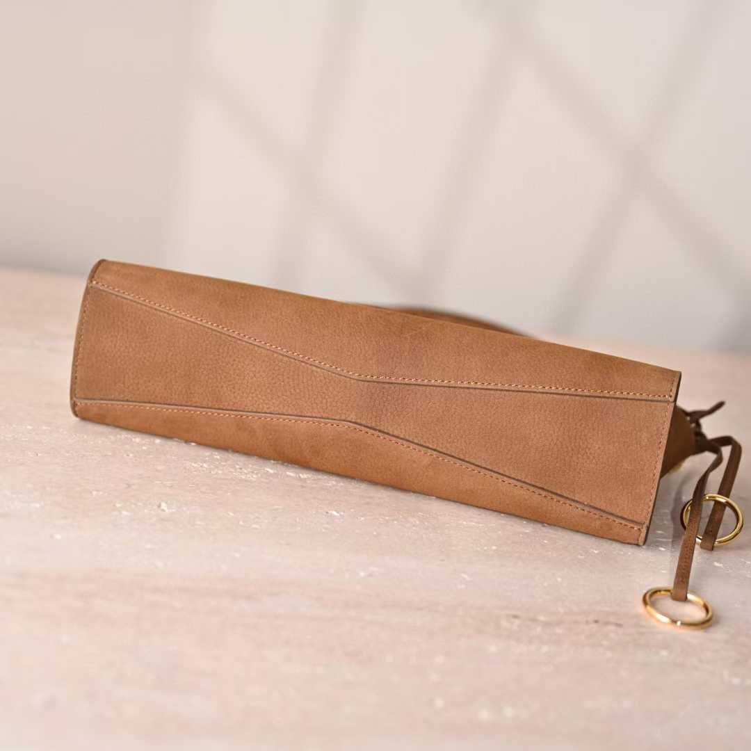 Alaïa Le Click East West Small Bag In Nubuck view 14