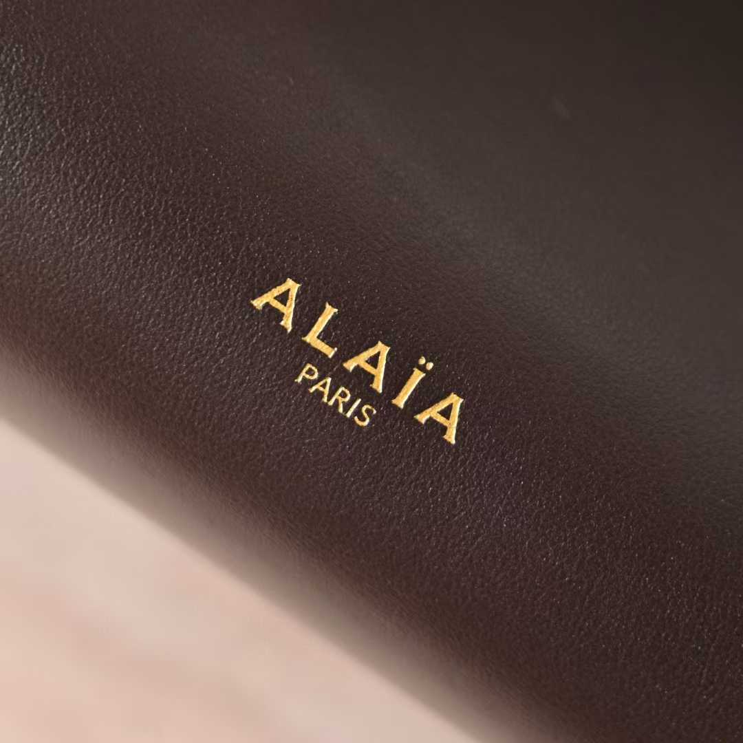Alaïa Le Click East West Small Bag In Nubuck view 21