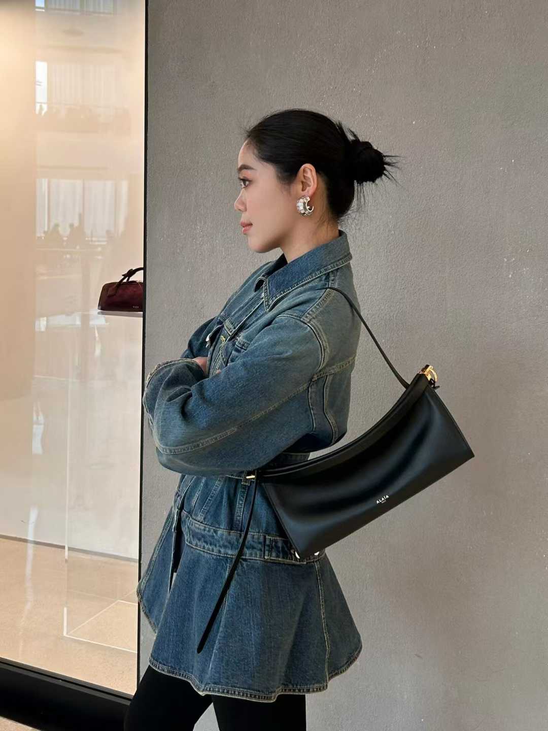 Alaïa Le Click East West Small Bag In Nubuck view 28