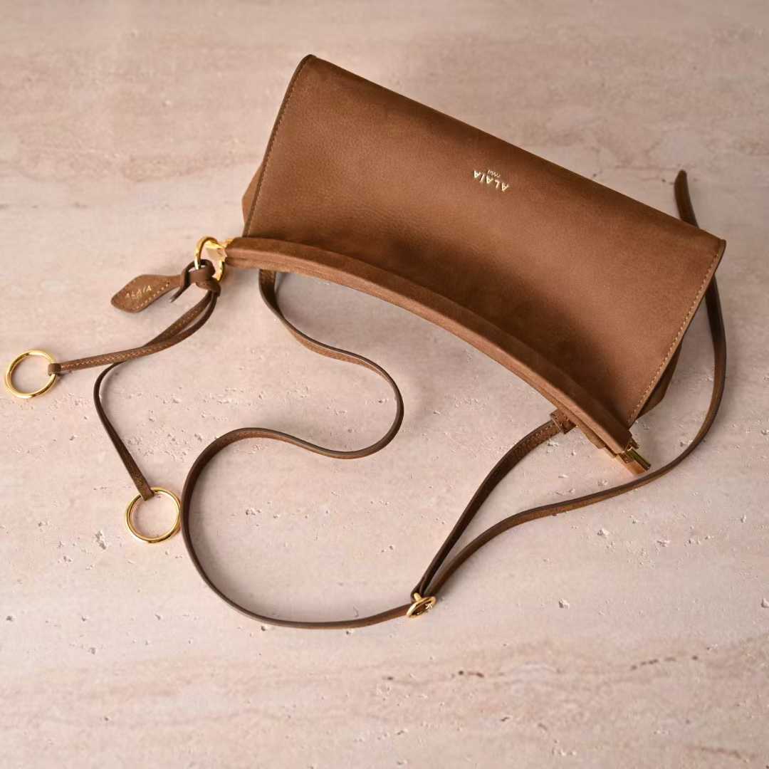 Alaïa Le Click East West Small Bag In Nubuck view 3