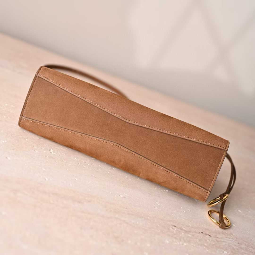 Alaïa Le Click East West Small Bag In Nubuck view 5