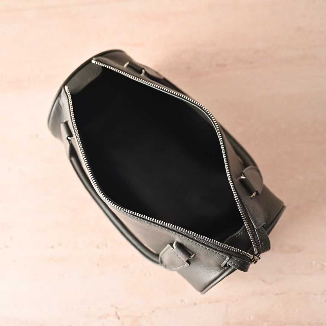 The Row Edith Leather handbags view 5