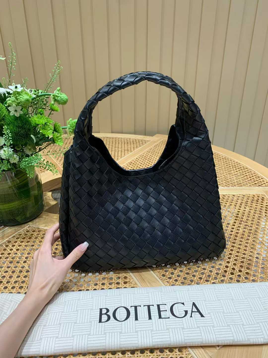 Bottega Veneta Campana view 1