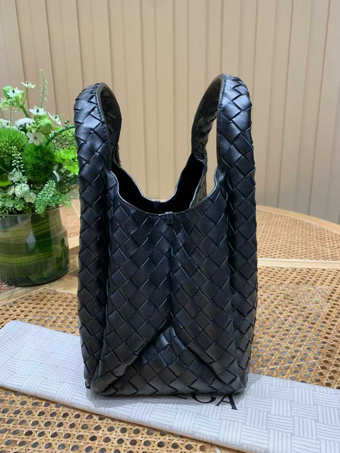 Bottega Veneta Campana view 3