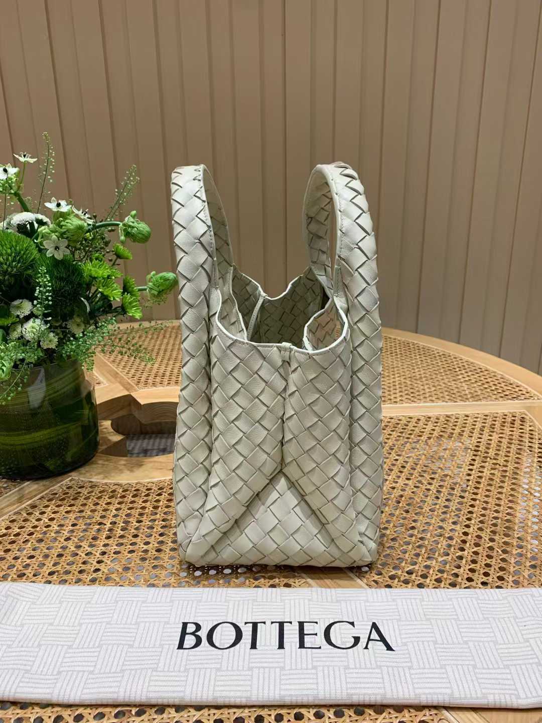 Bottega Veneta Campana view 4