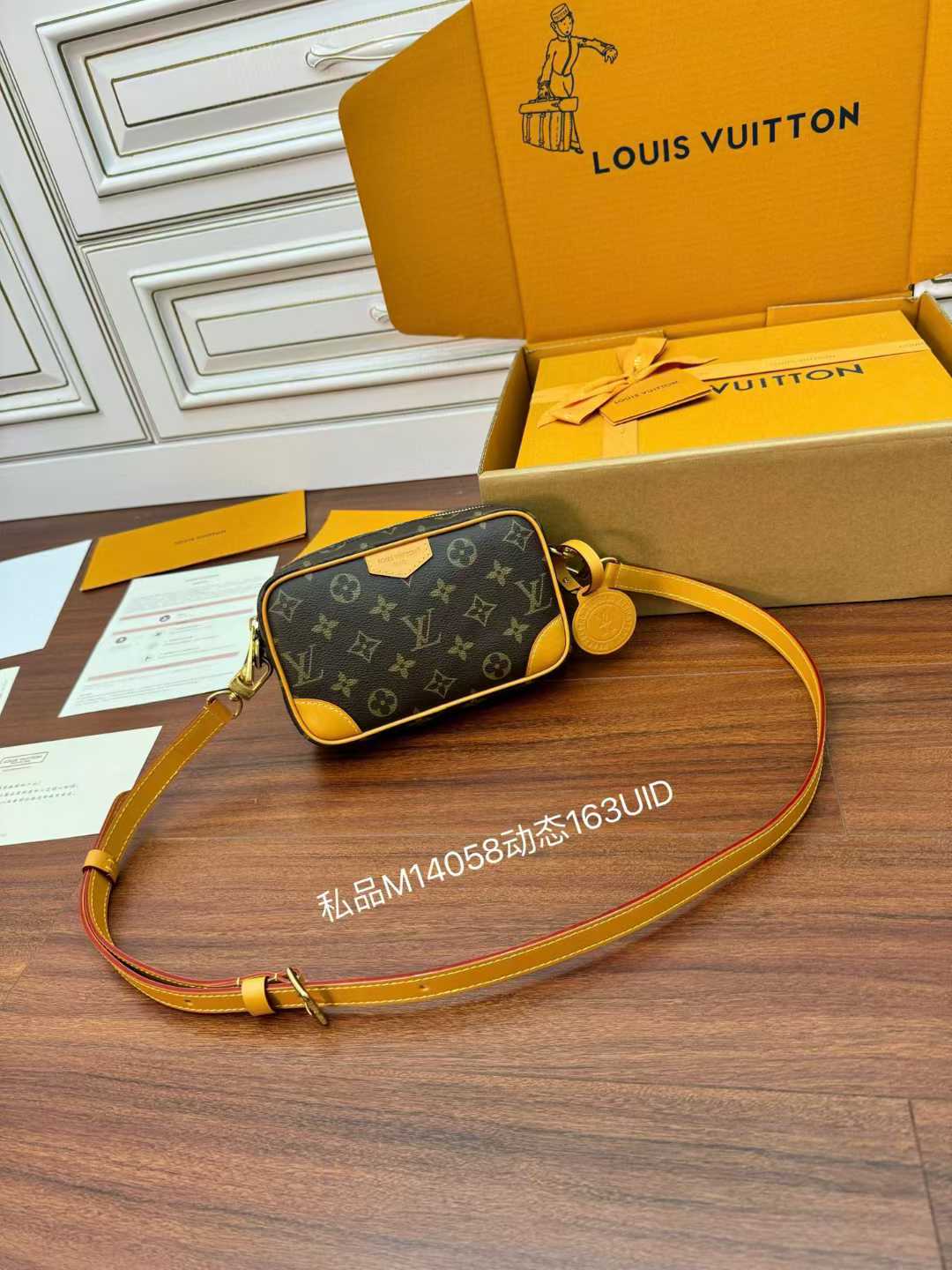 Louis Vuitton Trocadéro Wearable Wallet M14058 view 2