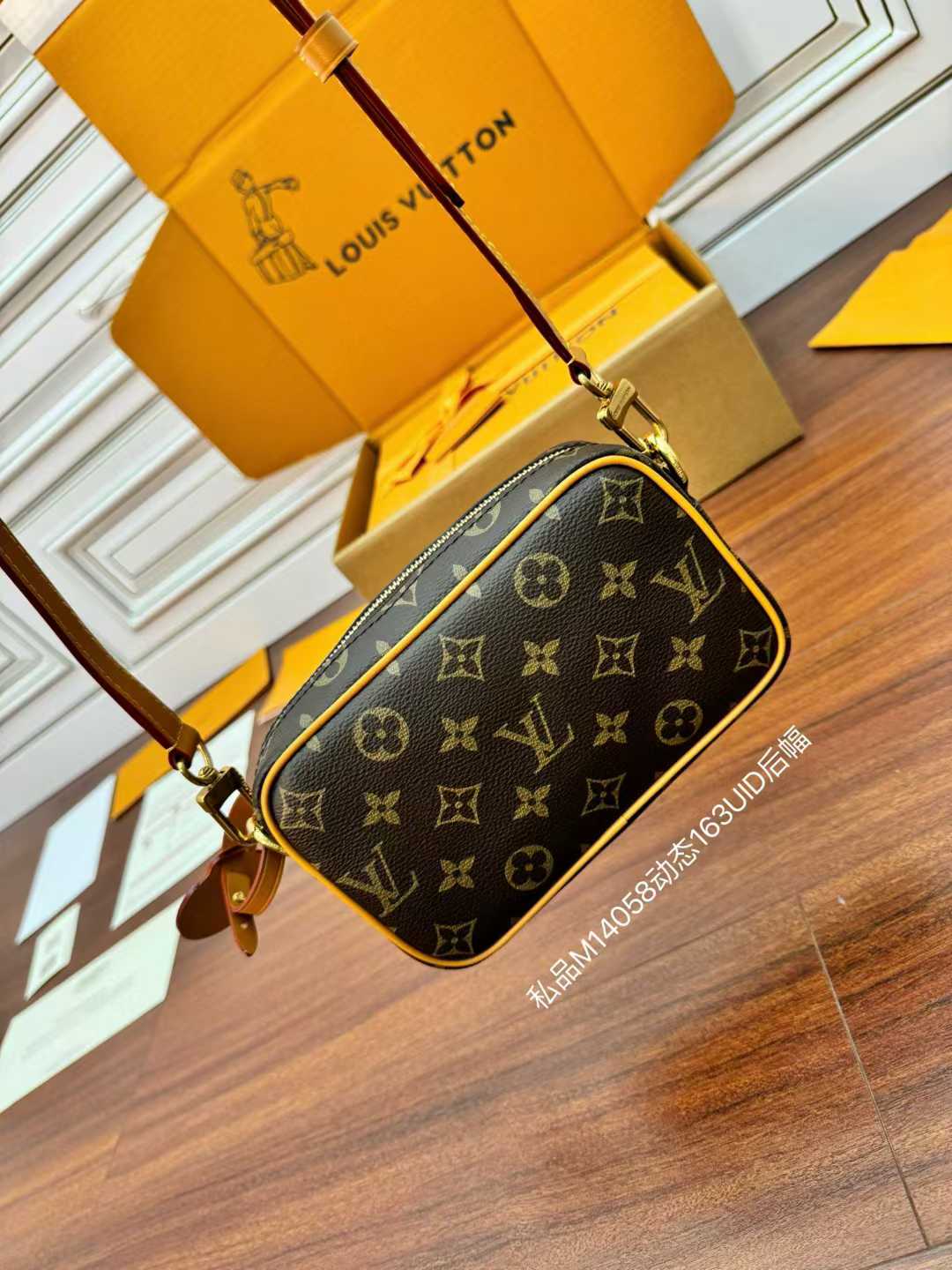 Louis Vuitton Trocadéro Wearable Wallet M14058 view 3