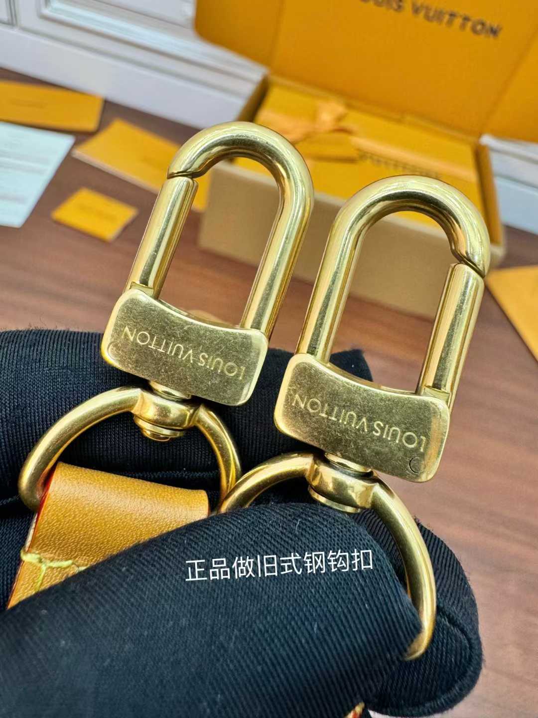 Louis Vuitton Trocadéro Wearable Wallet M14058 view 7