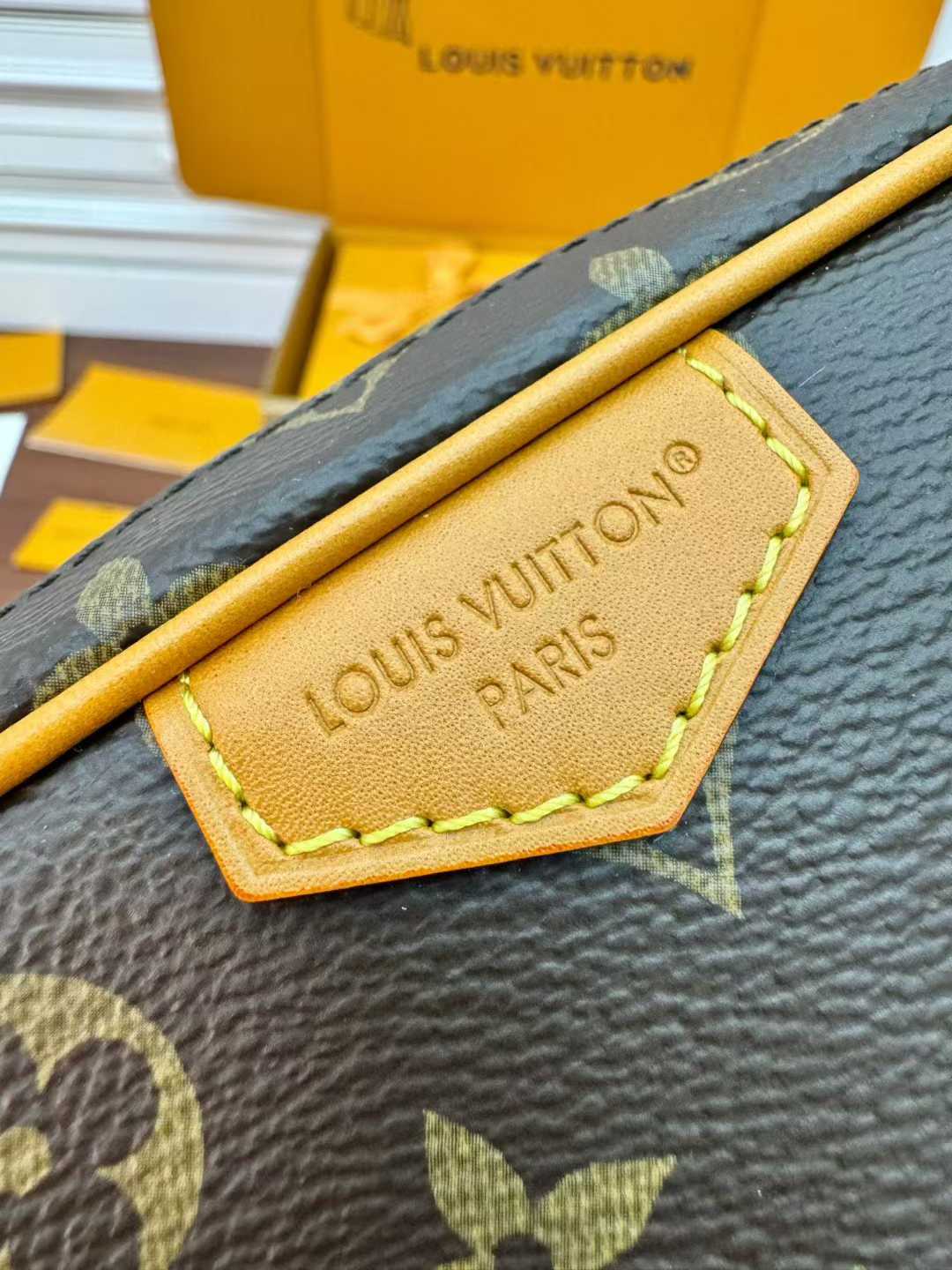 Louis Vuitton Trocadéro Wearable Wallet M14058 view 8