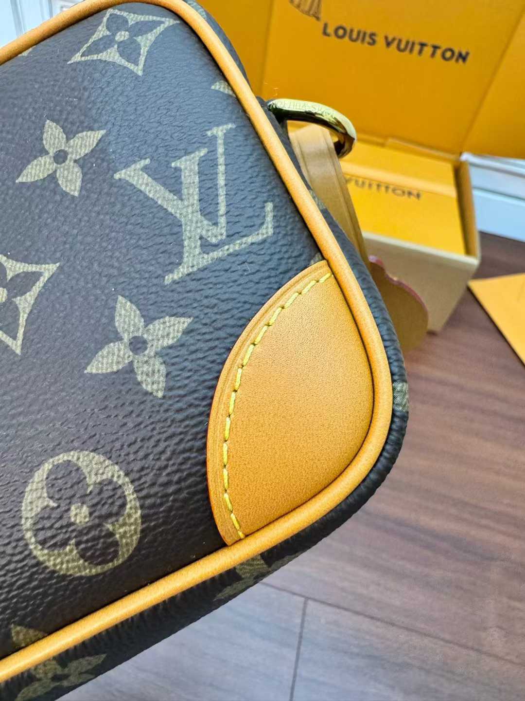 Louis Vuitton Trocadéro Wearable Wallet M14058 view 9
