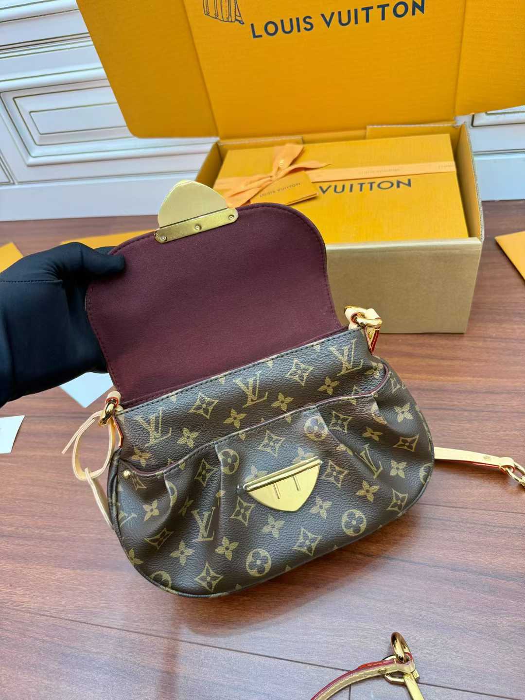 Louis Vuitton Sunset M13617 view 4