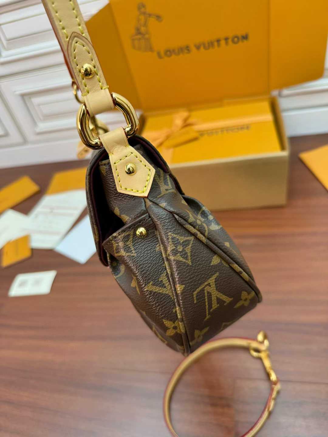 Louis Vuitton Sunset M13617 view 6