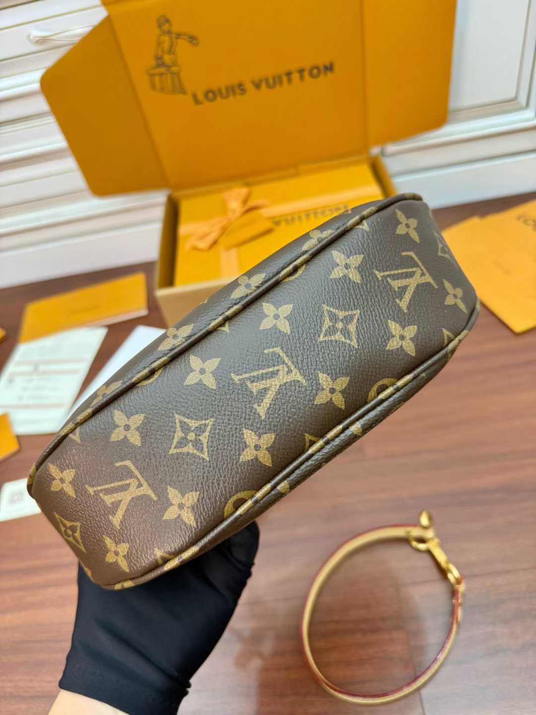 Louis Vuitton Sunset M13617 view 8
