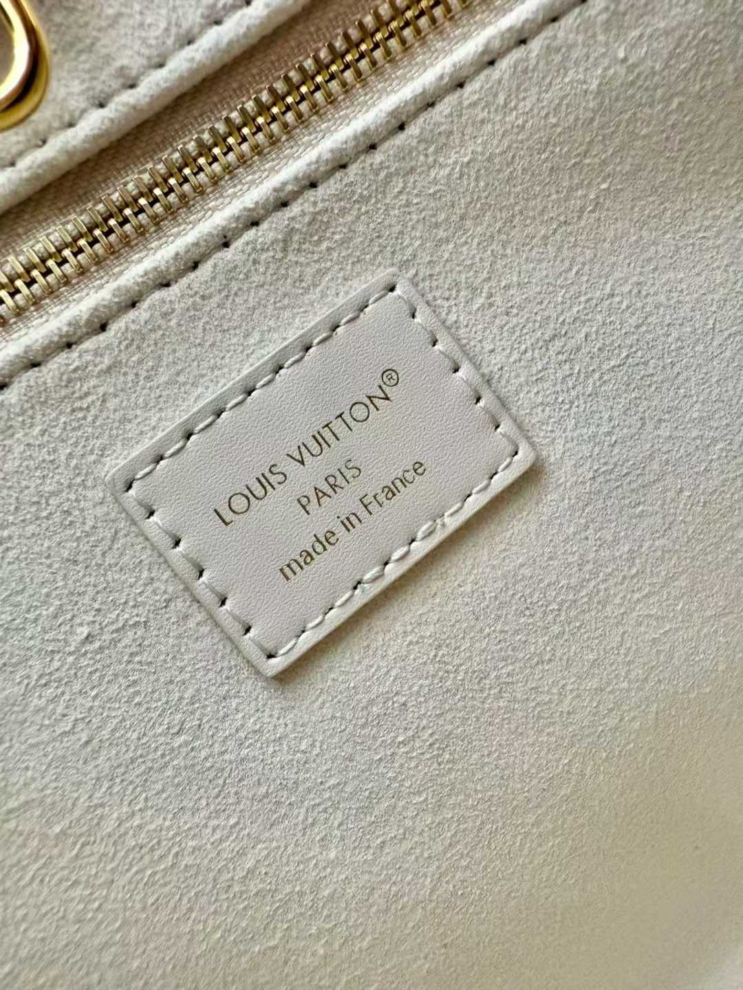 Louis Vuitton OnTheGo PM M25770 view 4