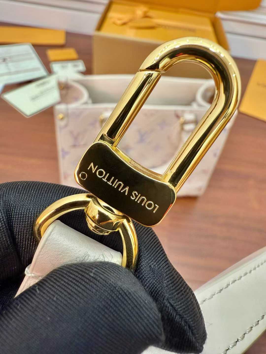 Louis Vuitton OnTheGo PM M25770 view 5