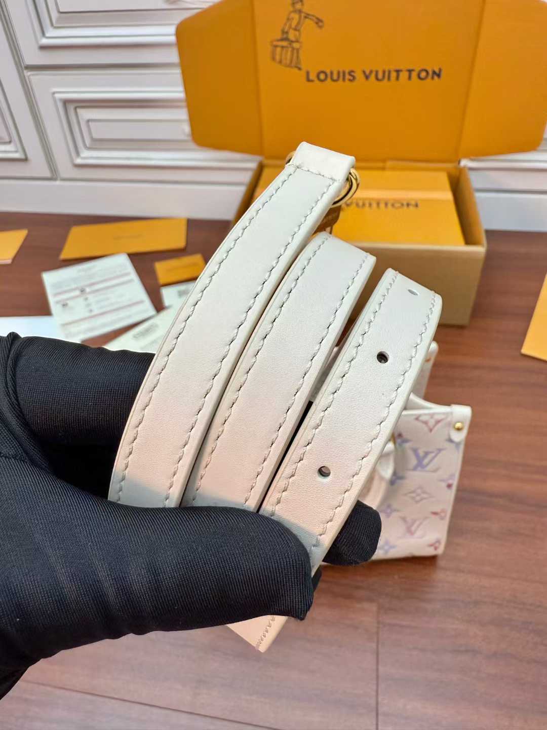 Louis Vuitton OnTheGo PM M25770 view 6