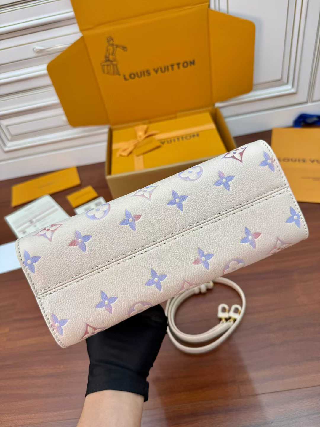 Louis Vuitton OnTheGo PM M25770 view 7