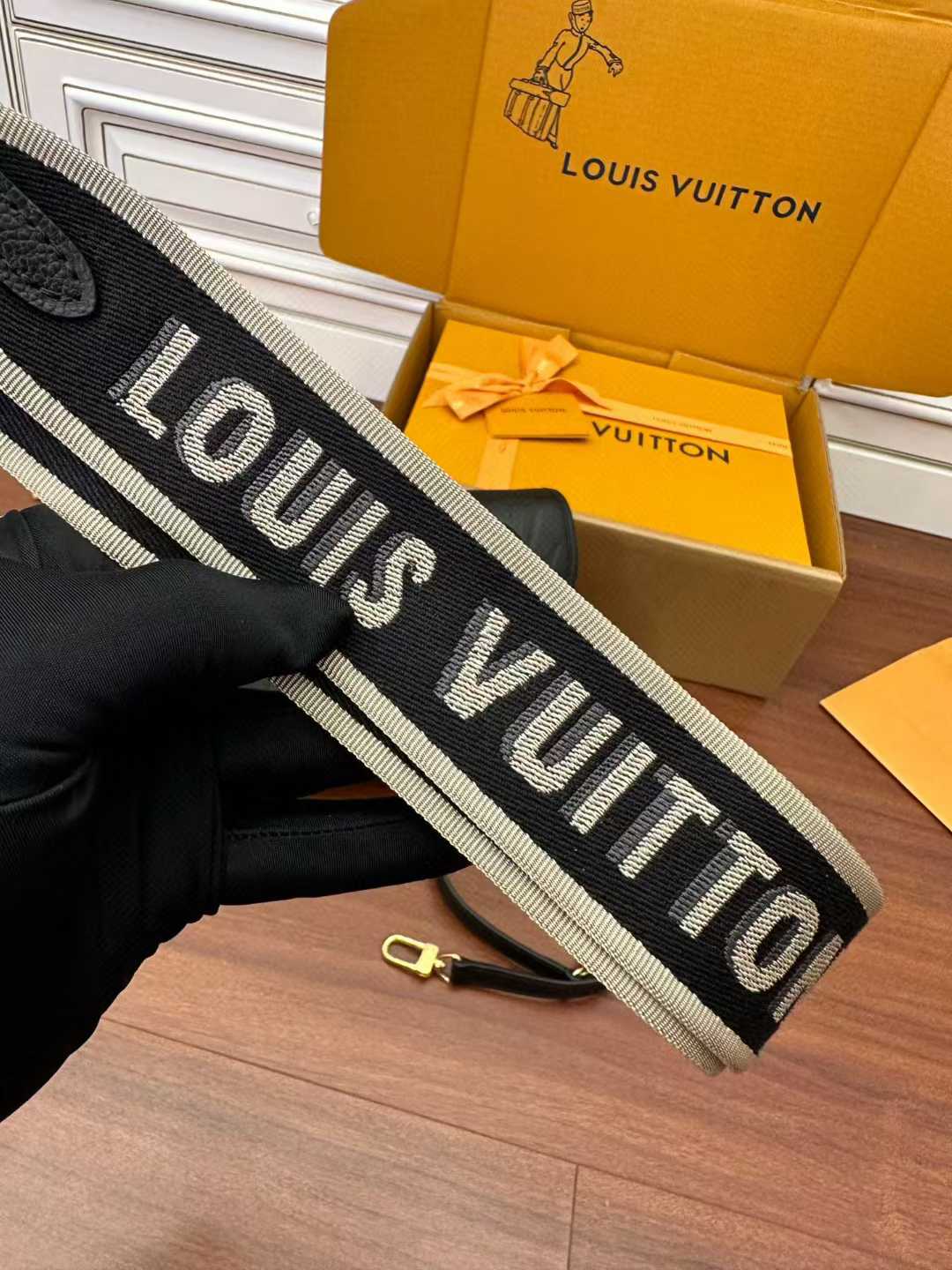 Louis Vuitton Diane Satchel M46386 view 7