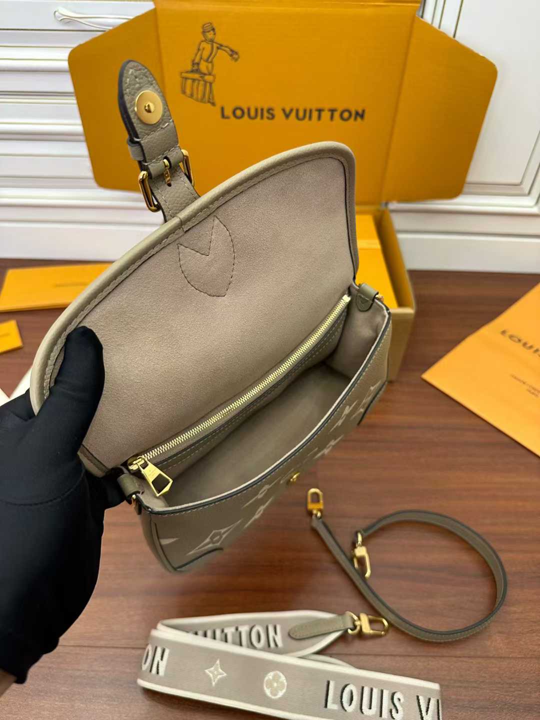 Louis Vuitton Diane Satchel M46583 view 3