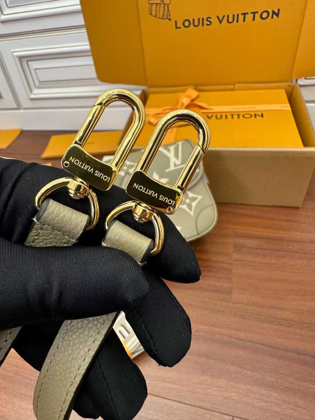 Louis Vuitton Diane Satchel M46583 view 8