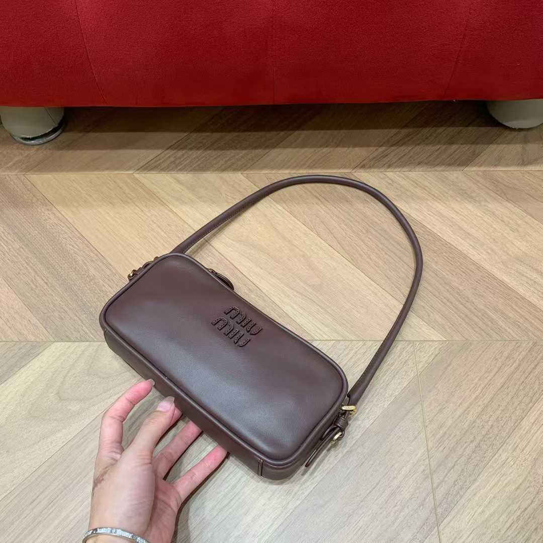 Miu Miu Leather pouch view 3