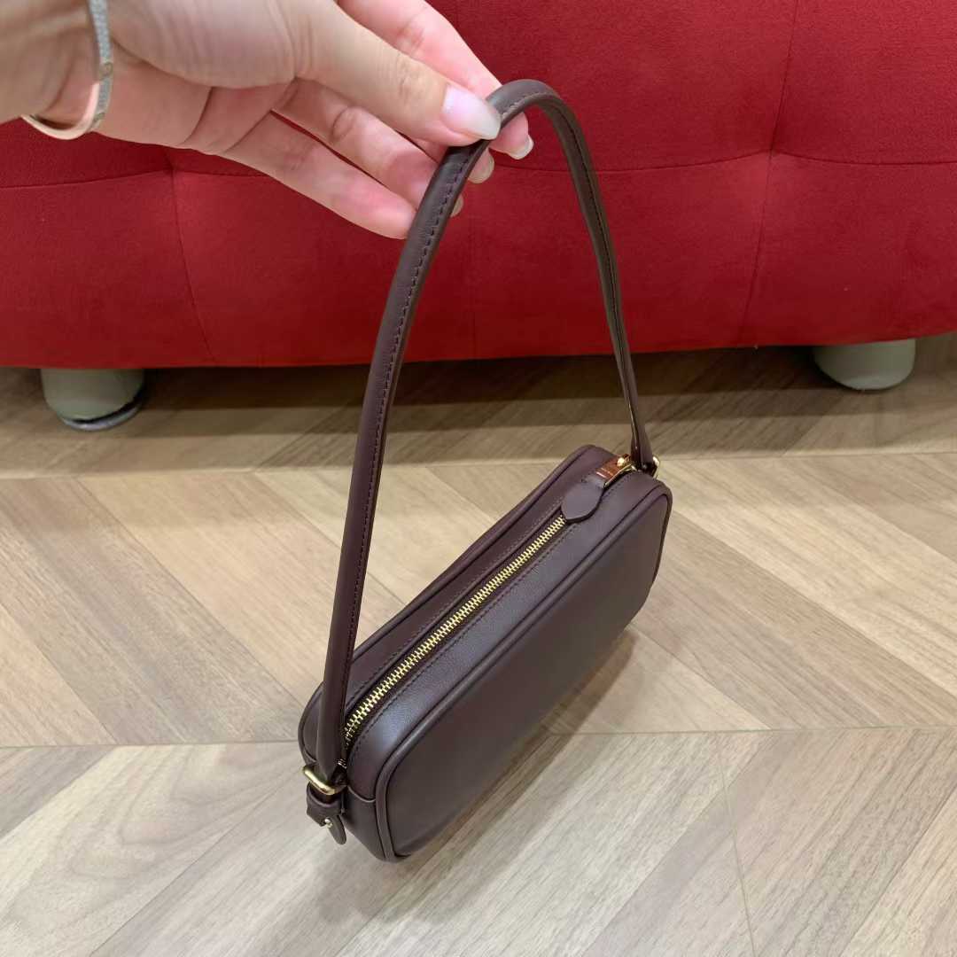 Miu Miu Leather pouch view 5