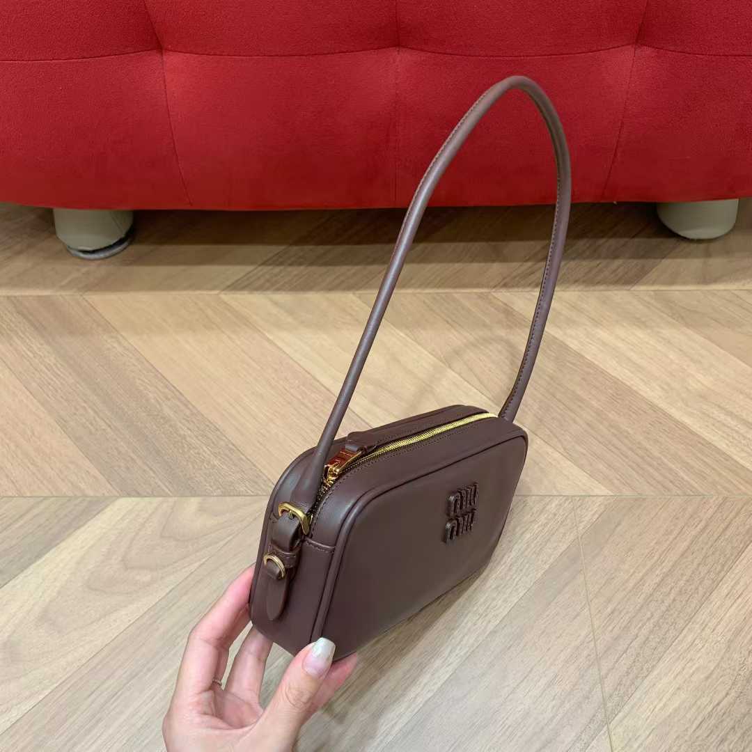 Miu Miu Leather pouch view 6