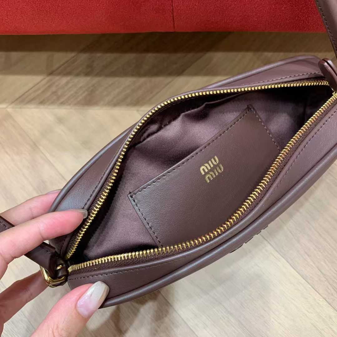Miu Miu Leather pouch view 8
