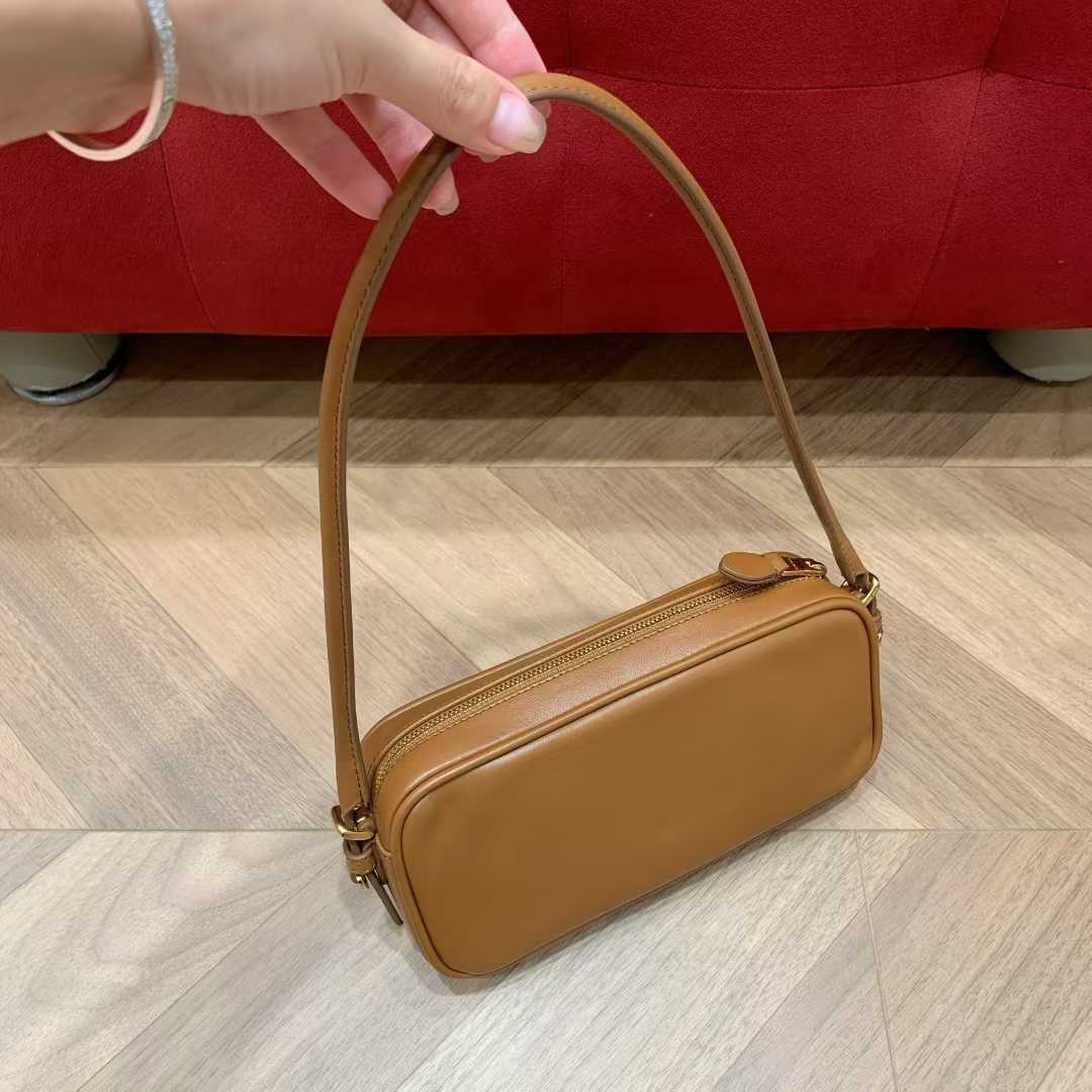 Miu Miu Leather pouch view 2